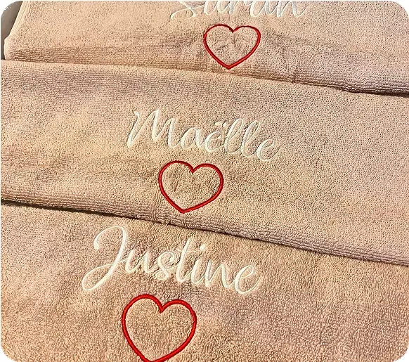Serviette éponge avec logo brodé